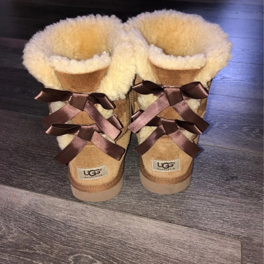 Bailey Bow UGG Short Chestnut - Picture 3 of 6
